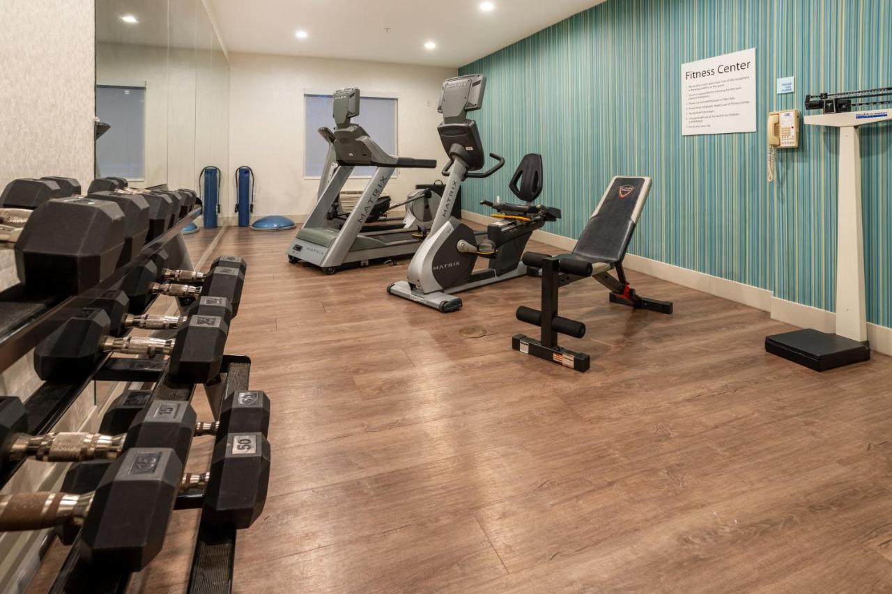 Holiday Inn Express Hotel & Suites Salisbury - Delmar By Ihg Екстериор снимка