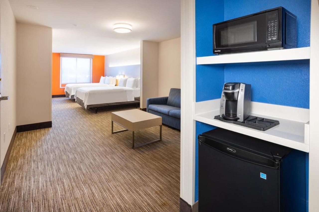 Holiday Inn Express Hotel & Suites Salisbury - Delmar By Ihg Екстериор снимка