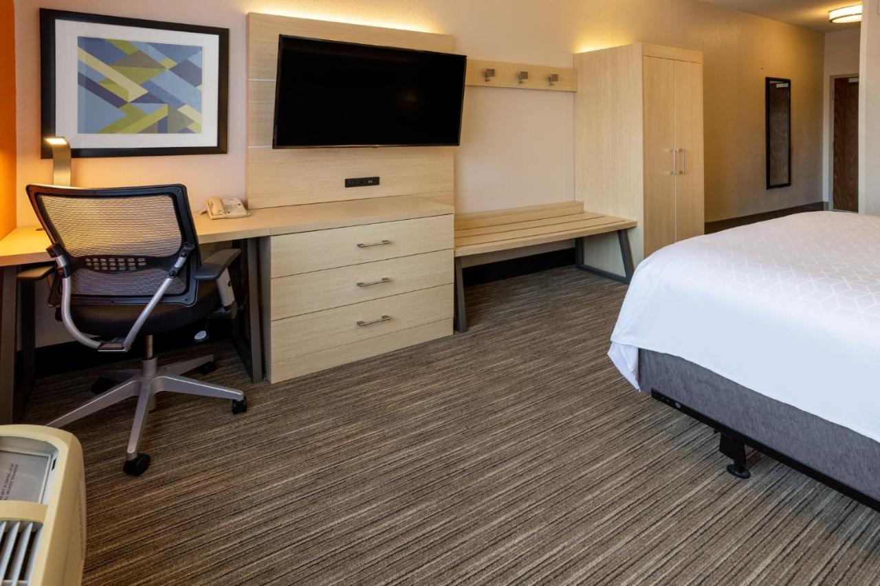 Holiday Inn Express Hotel & Suites Salisbury - Delmar By Ihg Екстериор снимка