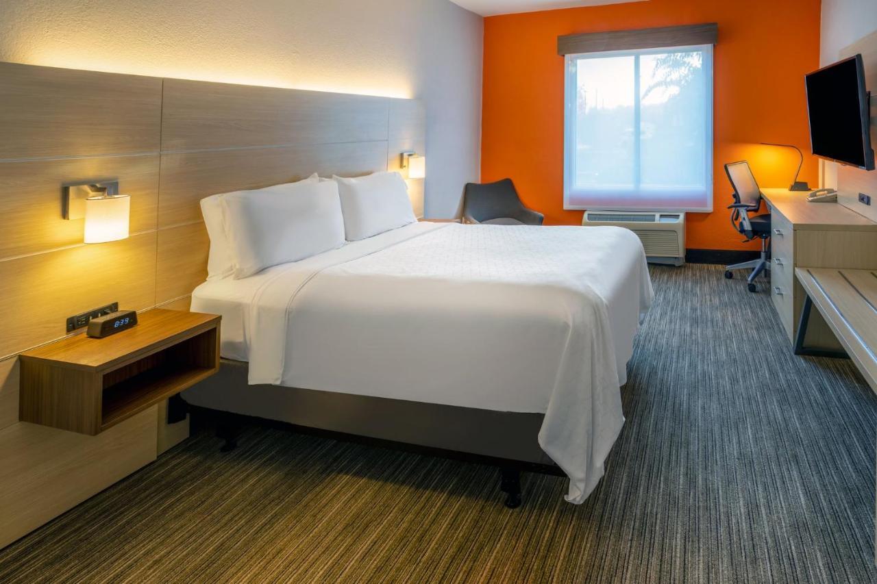 Holiday Inn Express Hotel & Suites Salisbury - Delmar By Ihg Екстериор снимка