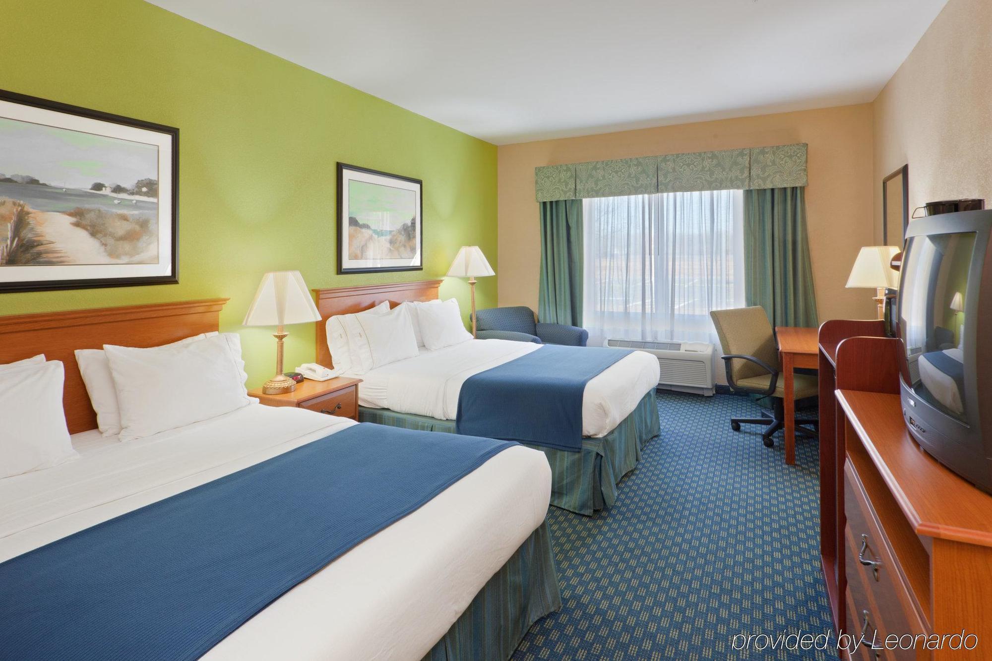 Holiday Inn Express Hotel & Suites Salisbury - Delmar By Ihg Стая снимка