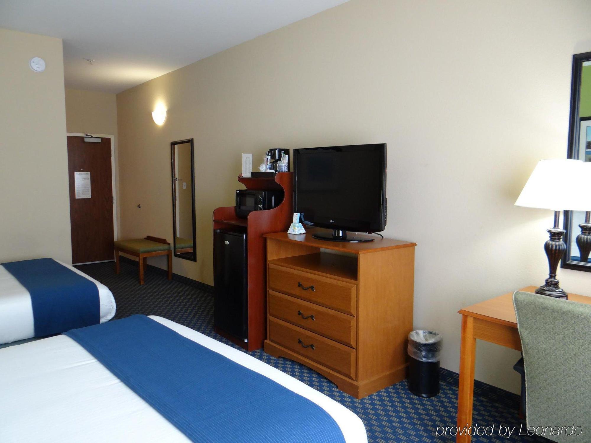 Holiday Inn Express Hotel & Suites Salisbury - Delmar By Ihg Екстериор снимка