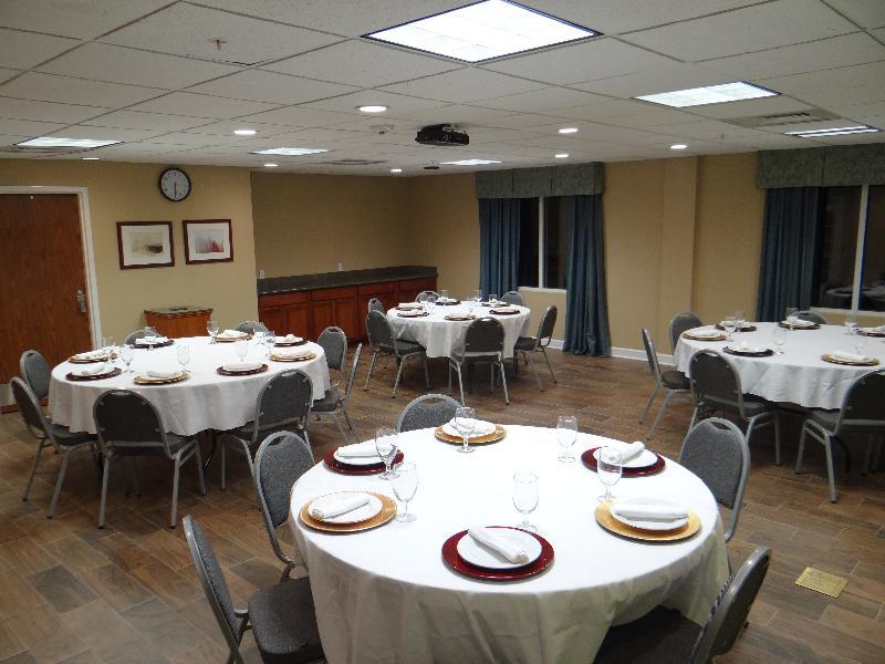 Holiday Inn Express Hotel & Suites Salisbury - Delmar By Ihg Екстериор снимка
